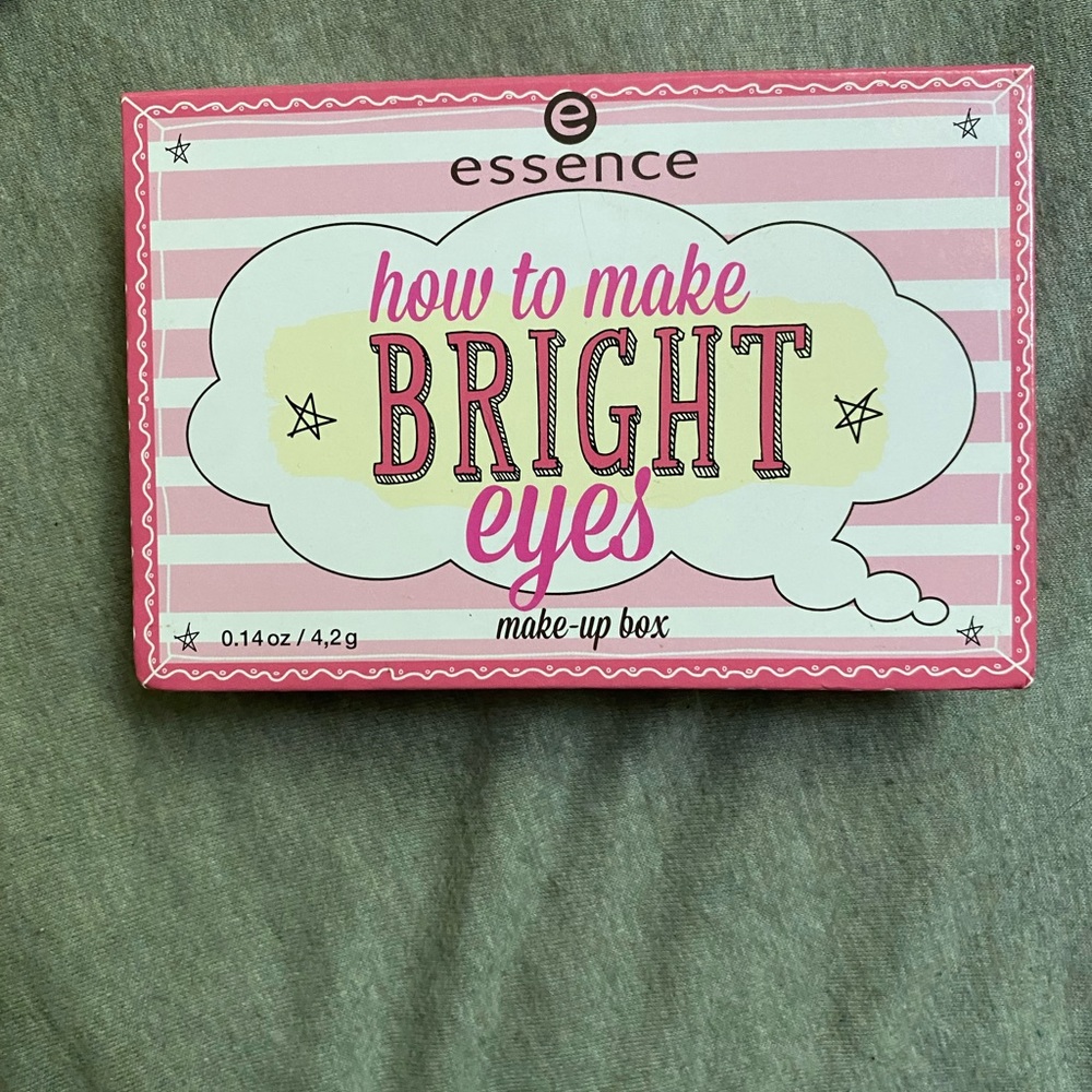 Essence mini travel eyeshadow pallet - shades of pink